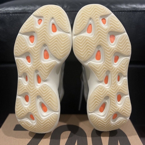 Adidas Yeezy 700 V3 Fade Salt main image 4